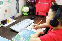 Dịch tiếp tục căng thẳng, cô trò Hà Nội gian nan kiểm tra học kỳ trực tuyến