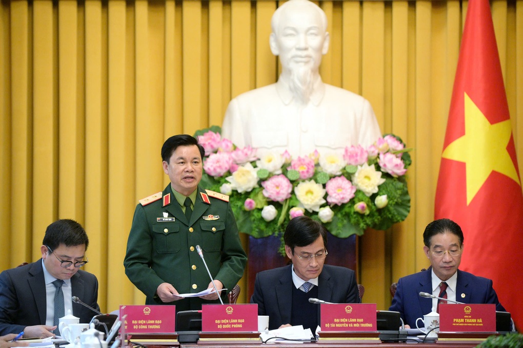 Sĩ quan quân đội được nâng lương trước thời hạn nếu lập chiến công xuất sắc - 1 Sĩ quan quân đội được nâng lương trước thời hạn nếu lập chiến công xuất sắc - 1
