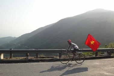 Chàng SV một mình đạp xe xuyên Việt vì môi trường