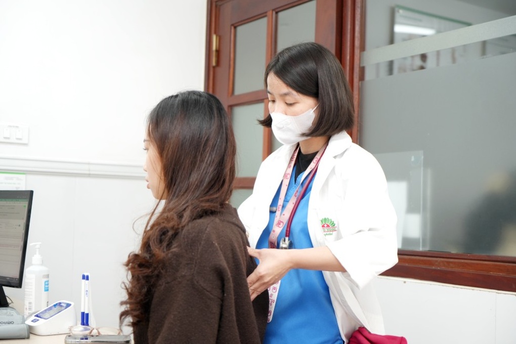 Giảm đau lưng, tê dọc 2 chân do thoát vị đĩa đệm nhờ tiêm ngoài màng cứng - 1 Giảm đau lưng, tê dọc 2 chân do thoát vị đĩa đệm nhờ tiêm ngoài màng cứng - 1