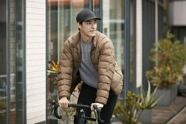 Giới trẻ yêu thích trang phục thể thao nhiều tính năng của UNIQLO