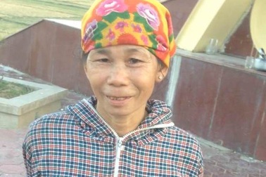 Bác nông dân "chặn" xe cảnh sát nhờ trả ví tiền nhặt được