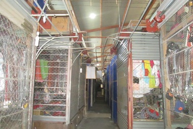 Hàng trăm tiểu thương đóng quầy, phản đối sáp nhập chợ