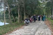 Thi thể nam giới nổi trên mặt hồ bên khu công nghiệp