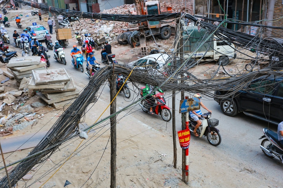Rác trời “bủa vây” đường phố Hà Nội - 12 Rác trời “bủa vây” đường phố Hà Nội - 12