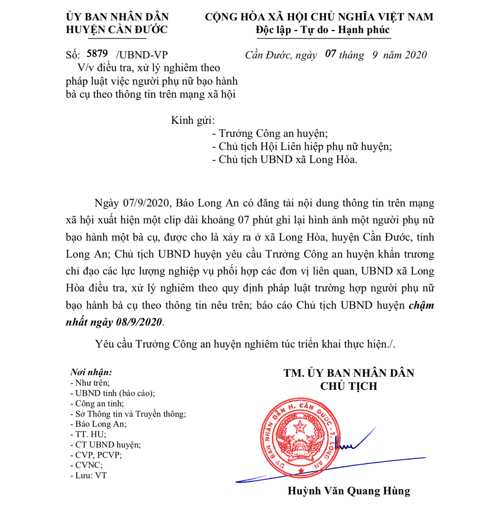 Có thể khởi tố người con gái đánh đập, đổ phân lên đầu mẹ già - 2 Có thể khởi tố người con gái đánh đập, đổ phân lên đầu mẹ già - 2