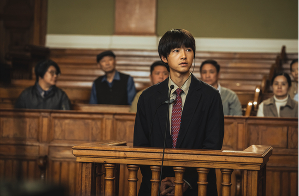 Song Joong Ki bị chê diễn xuất thiếu cảm xúc, phim vẫn đạt tỉ suất ấn tượng - 2 Song Joong Ki bị chê diễn xuất thiếu cảm xúc, phim vẫn đạt tỉ suất ấn tượng - 2