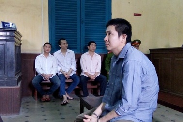 Níu kéo không thành, chồng giết vợ rồi tự sát