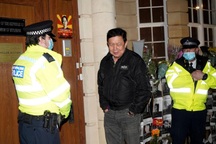 Đại sứ Myanmar tại Anh bị quân đội cách chức, phải ngủ qua đêm trong ôtô