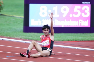 Trung Cường phải gọi cấp cứu, Nguyễn Thị Oanh thất bại ở cự ly 1.500m