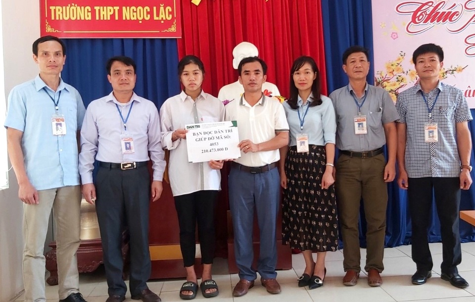 Bạn đọc Dân trí giúp đỡ nữ sinh lớp 10 tận cùng nỗi đau hơn 210 triệu đồng - 2 Bạn đọc Dân trí giúp đỡ nữ sinh lớp 10 tận cùng nỗi đau hơn 210 triệu đồng - 2