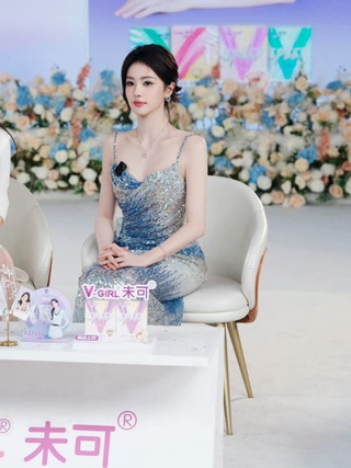 "Nữ thần cổ trang" Bạch Lộc khoe vóc dáng quyến rũ với thiết kế váy Việt - 7