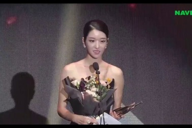 Seo Ye Ji nhận giải Nữ diễn viên nổi tiếng