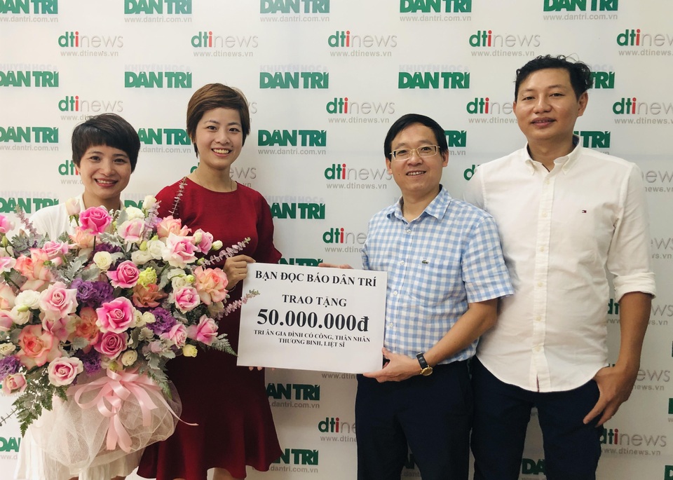 Bạn đọc Dân trí trao tặng 50 triệu đồng đến gia đình có công, nhân dịp 27/7 - 11 Bạn đọc Dân trí trao tặng 50 triệu đồng đến gia đình có công, nhân dịp 27/7 - 11