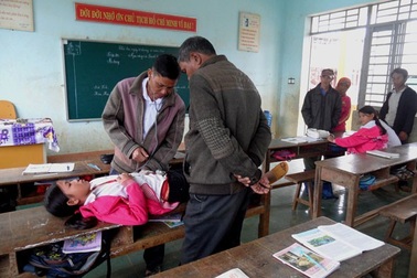 Lại xảy ra hiện tượng nữ sinh tiểu học nói nhảm trong lớp