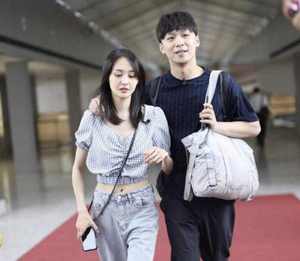 Trương Hằng bất ngờ tố Trịnh Sảng trốn thuế, đòi cát-sê vô lý - 1 Trương Hằng bất ngờ tố Trịnh Sảng trốn thuế, đòi cát-sê vô lý - 1