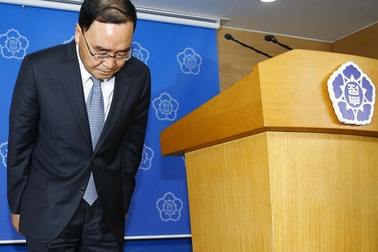 Thủ tướng Hàn Quốc tuyên bố từ chức vì thảm họa chìm phà