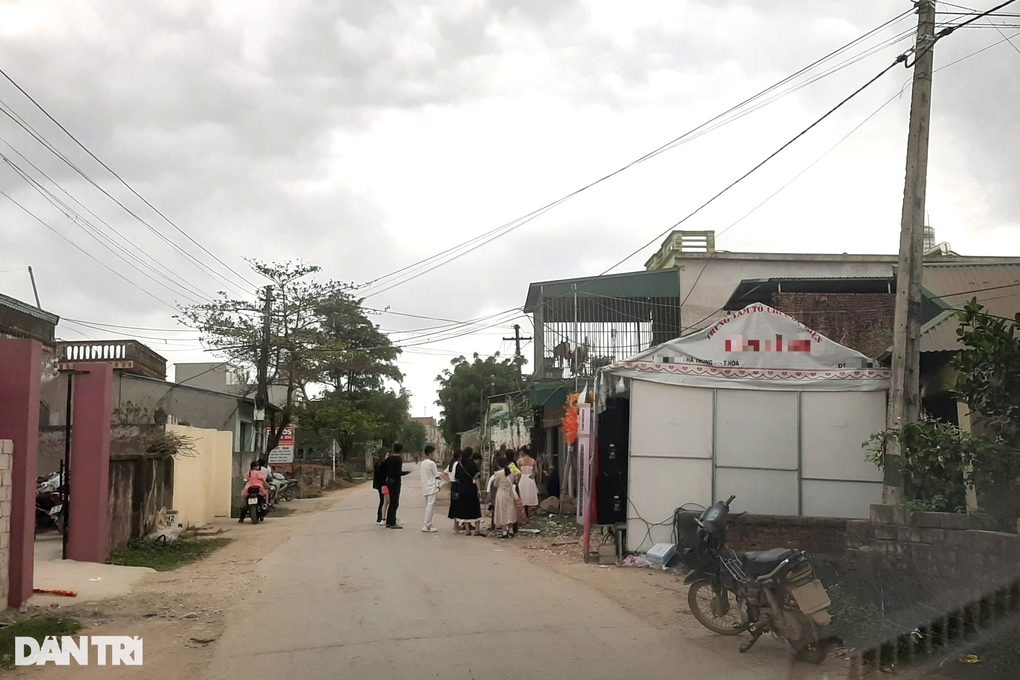 Chuyện lạ trai gái 2 làng cách một dòng sông không được lấy nhau - 5 Chuyện lạ trai gái 2 làng cách một dòng sông không được lấy nhau - 5