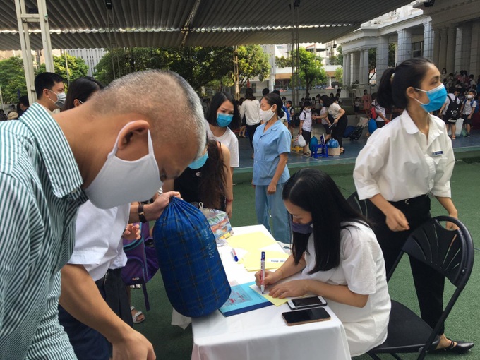 Học sinh háo hức ngày tựu trường, một năm học vô cùng đặc biệt - Ảnh 2. Học sinh háo hức ngày tựu trường, một năm học vô cùng đặc biệt - Ảnh 2.