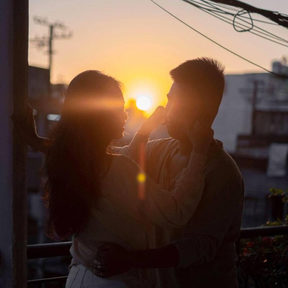 Chuyện tình yêu nảy mầm ở khu cách ly, cưa đổ bằng ly trà sữa - 6 Chuyện tình yêu nảy mầm ở khu cách ly, cưa đổ bằng ly trà sữa - 6