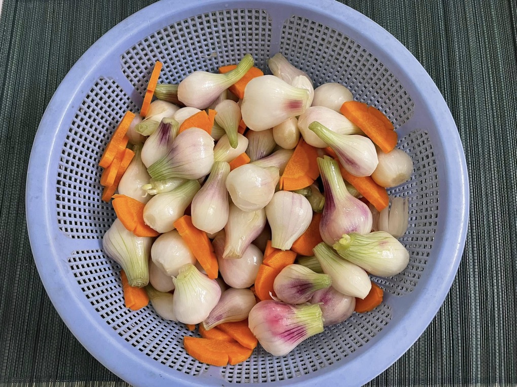 Cách muối hành trắng, giòn để ăn kèm ngon miệng ngày Tết - 1 Cách muối hành trắng, giòn để ăn kèm ngon miệng ngày Tết - 1