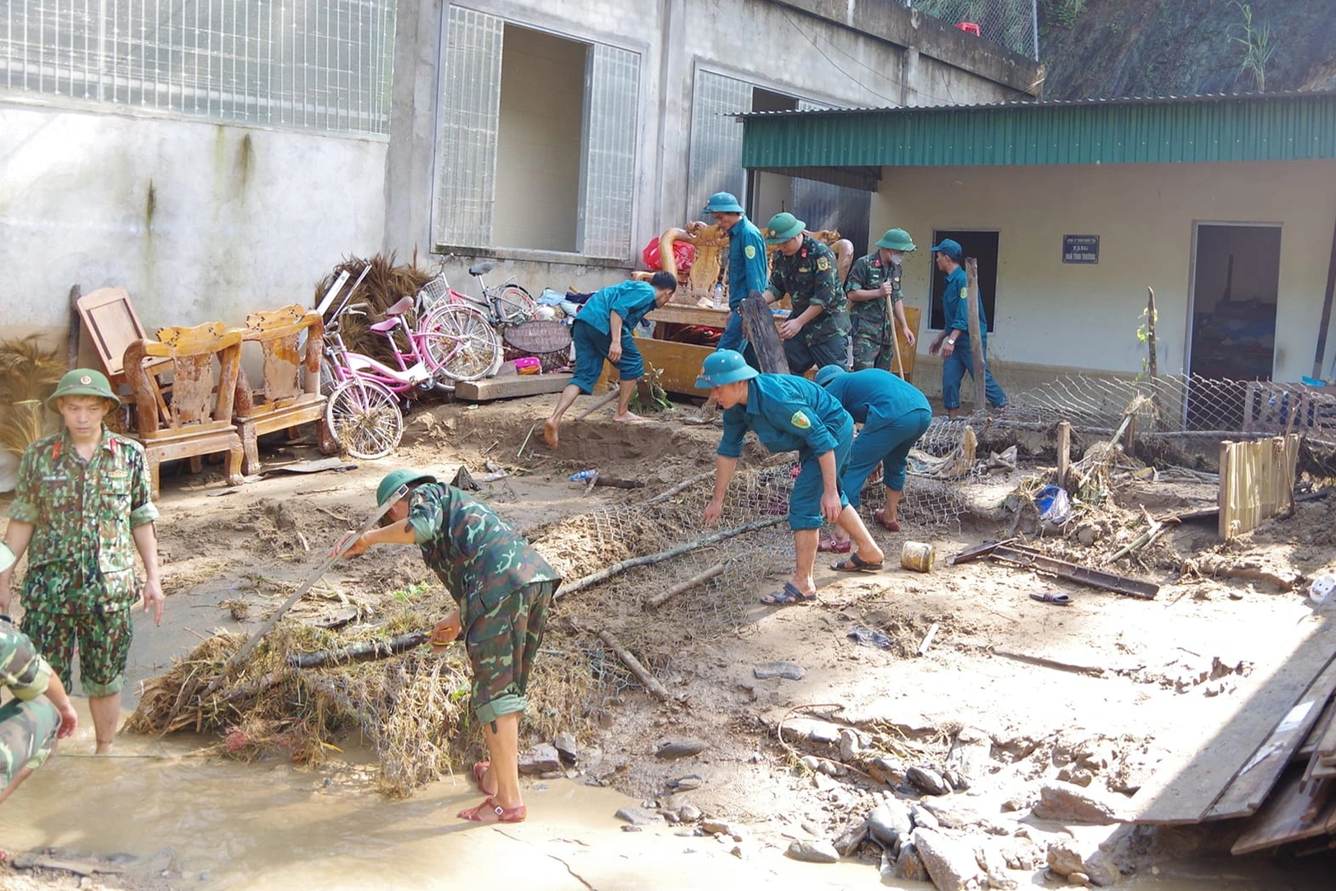 Những người lính đi trước, về sau nơi tâm lũ quét - 12 Những người lính đi trước, về sau nơi tâm lũ quét - 12