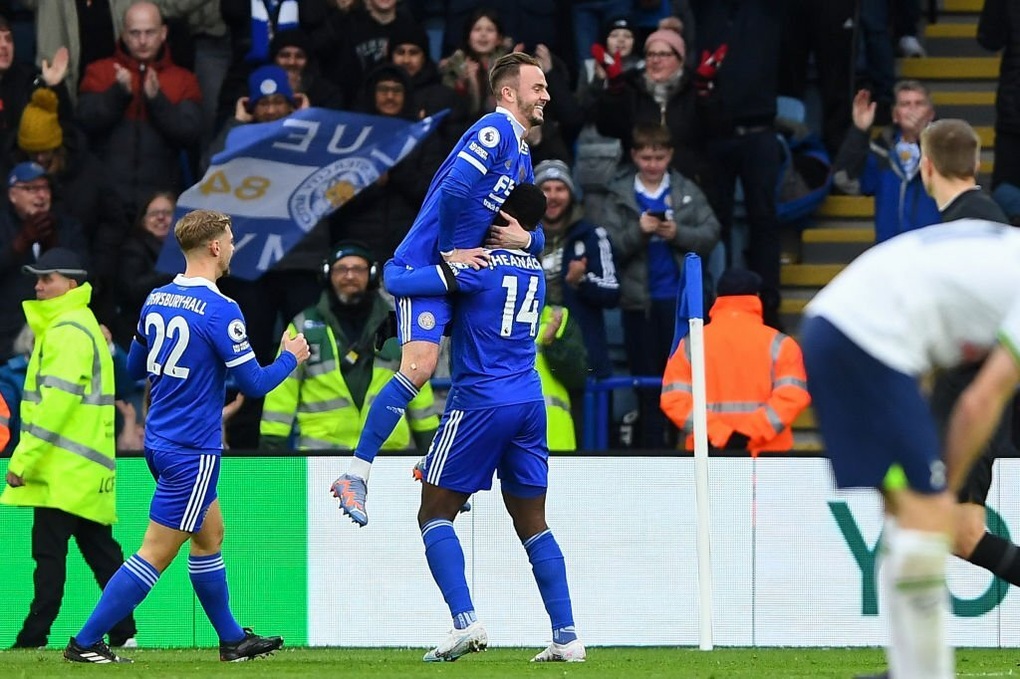 Arsenal chia điểm trên sân nhà, Tottenham thua đậm trước Leicester - 4