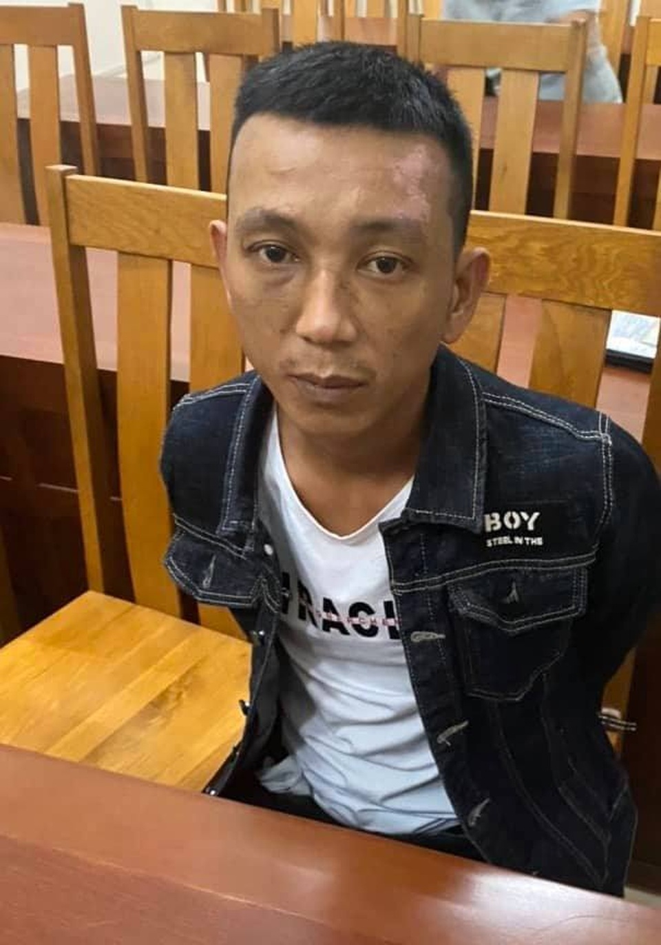 Bắt nghi can đâm chết người tại sòng bầu cua - 1 Bắt nghi can đâm chết người tại sòng bầu cua - 1