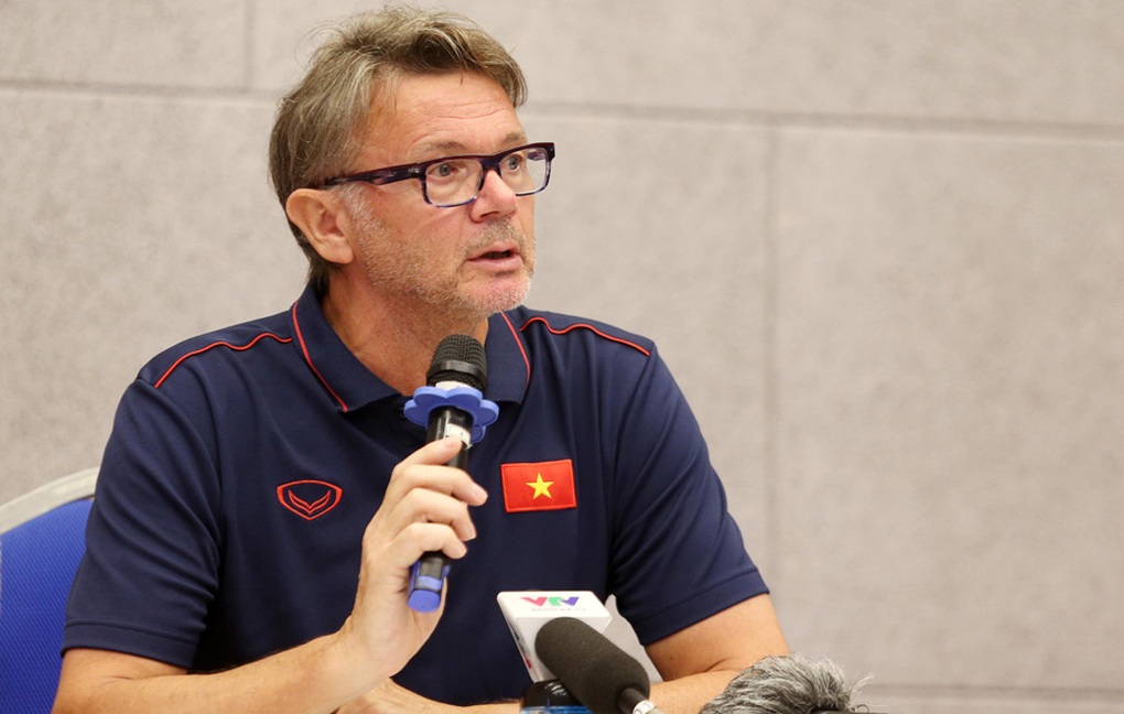 HLV Troussier: Đội tuyển Việt Nam sẵn sàng tạo bất ngờ trên sân Indonesia - 1 HLV Troussier: Đội tuyển Việt Nam sẵn sàng tạo bất ngờ trên sân Indonesia - 1