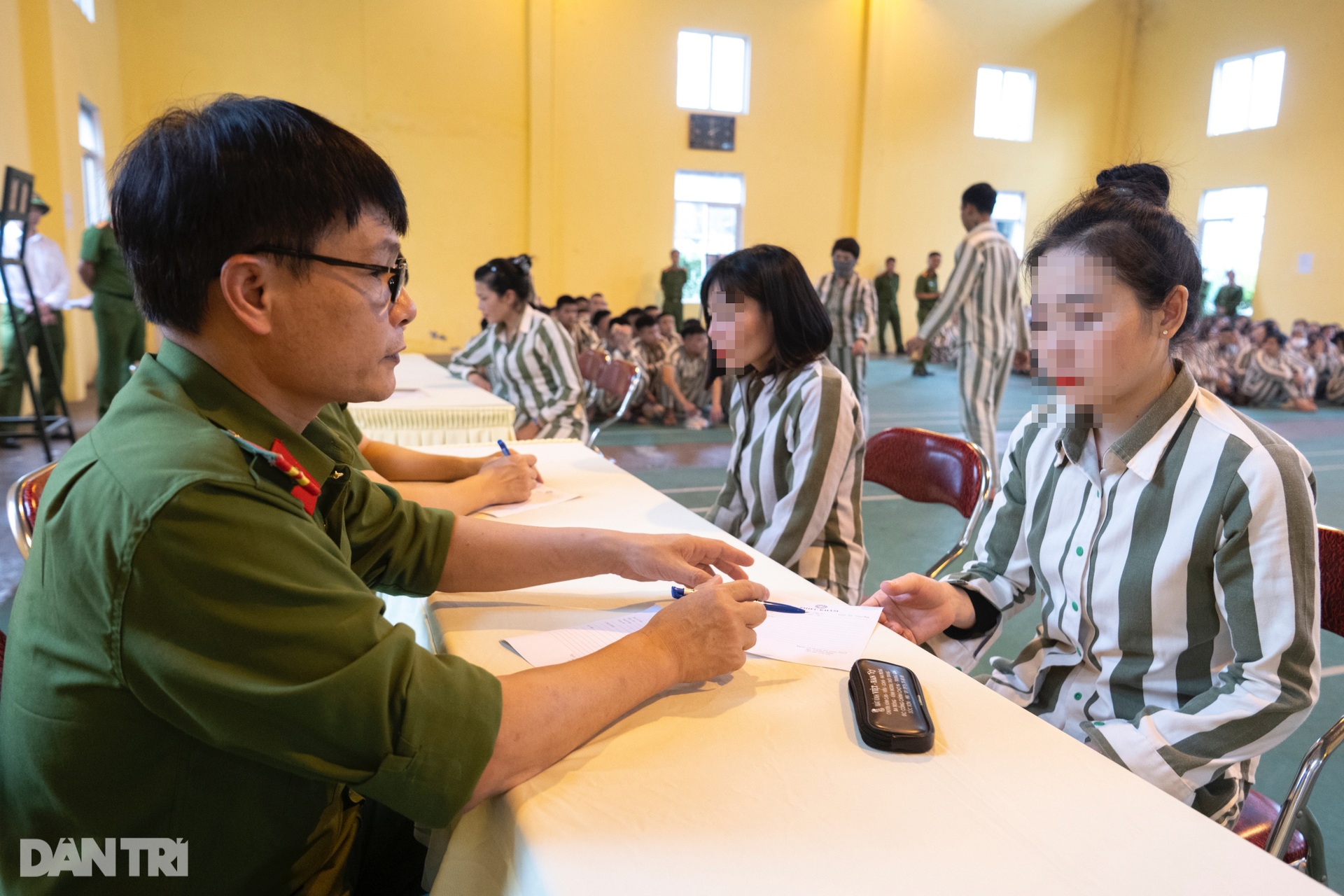 Nữ phạm nhân khóc nức nở, khát khao hoàn lương trở về với gia đình - 11 Nữ phạm nhân khóc nức nở, khát khao hoàn lương trở về với gia đình - 11