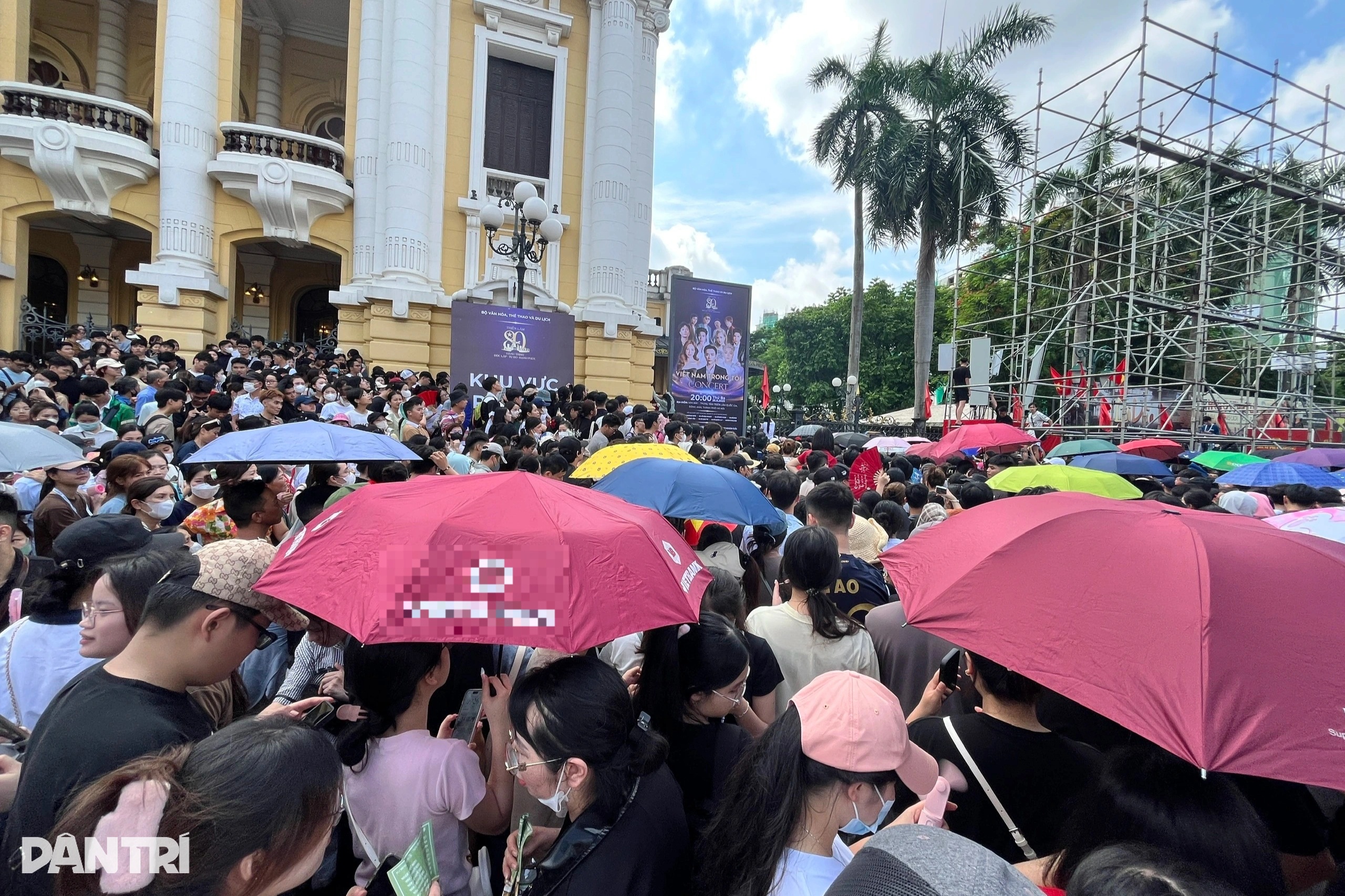 Vé miễn phí xem concert Việt Nam trong tôi được bán lại giá 1 triệu đồng - 2