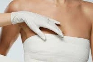 Kinh hãi "vòng 1" biến dạng của cô gái sau khi lột da làm hồng nhũ hoa