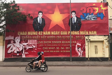 Banner quảng cáo liveshow của Quang Hà gây “bão” trên mạng