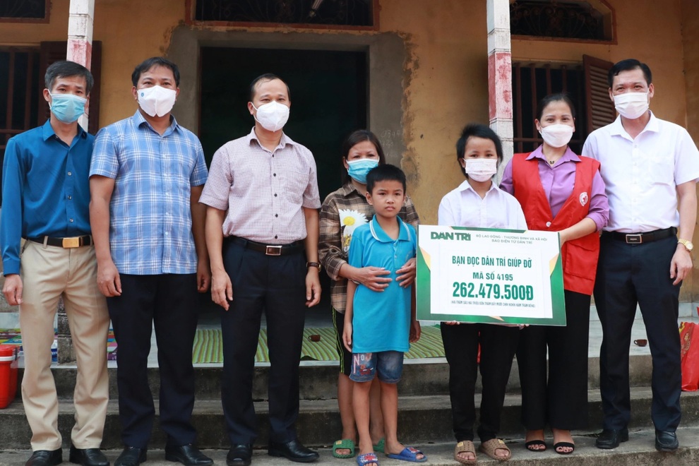 Người mẹ đơn thân khốn khổ được bạn đọc Dân trí giúp đỡ hơn 500 triệu đồng - 1 Người mẹ đơn thân khốn khổ được bạn đọc Dân trí giúp đỡ hơn 500 triệu đồng - 1