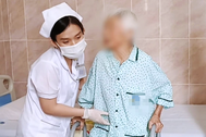 Cụ bà ở TPHCM thay khớp háng nhân tạo khi đã 102 tuổi