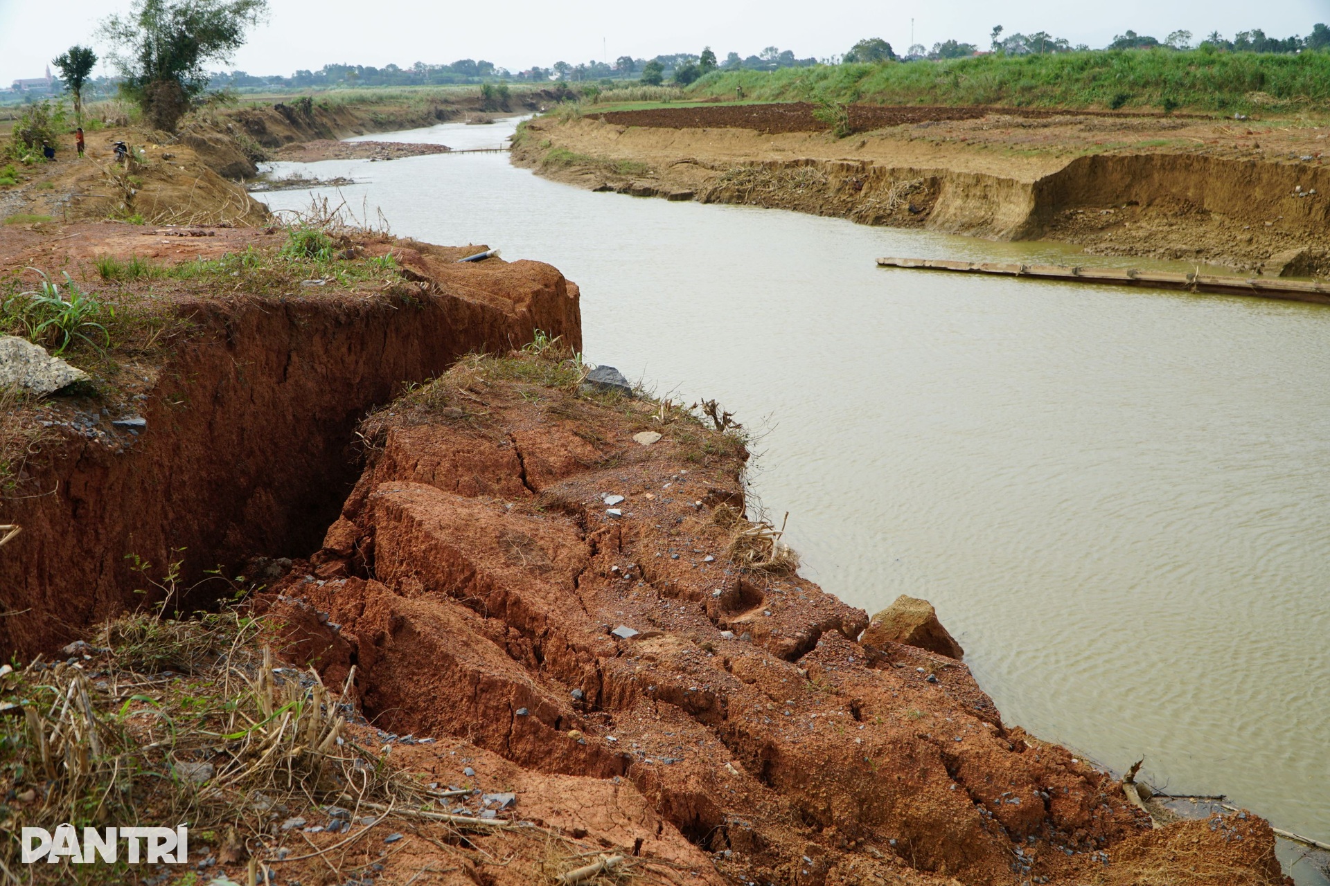 Cầu sập sau bão, dân dựng cầu khỉ để qua lại, học sinh đi vòng hơn 10km - 9 Cầu sập sau bão, dân dựng cầu khỉ để qua lại, học sinh đi vòng hơn 10km - 9