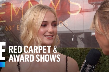 Sophie Turner rạng rỡ dự giải Emmy