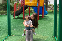 Người phụ nữ suýt bị cha mẹ "từ mặt" vì nhận nuôi bé gái dị tật