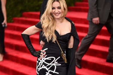 Những khoảnh khắc sao tỏa sáng với phong cách thời trang ấn tượng