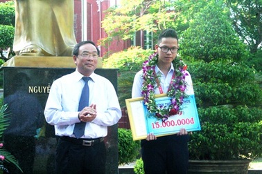 Huế khen thưởng học sinh đạt giải Nhì Olympic Hóa quốc tế