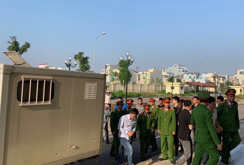 Hoãn phiên xử liên quan đến “tập đoàn tín dụng đen” lớn nhất nước - 2 Hoãn phiên xử liên quan đến “tập đoàn tín dụng đen” lớn nhất nước - 2
