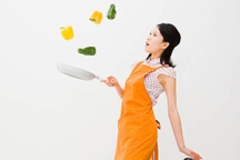 Cô gái lần đầu ra mắt đã cho nhà bạn trai "bất ngờ ngơ ngác" về tài nấu ăn