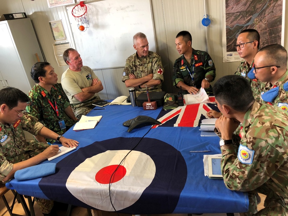 Bác sĩ mũ nồi xanh ở Cộng hòa Nam Sudan: Thấy chúng tôi, họ gọi Việt Nam - 2