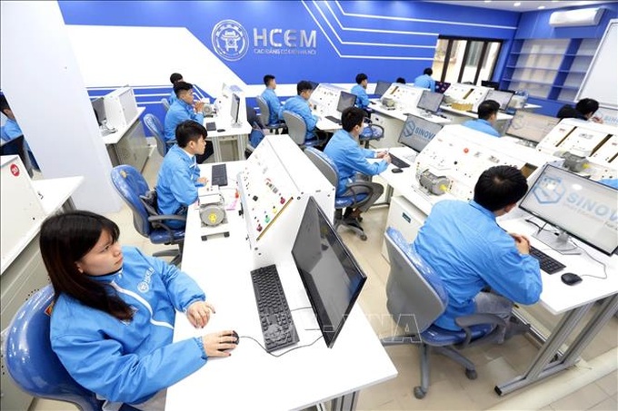 Thực hành mô phỏng hóa tại Phòng học công nghệ 4.0 của Trường Cao đẳng cơ điện Hà Nội Cơ sở 1 Mai Dịch, Cầu Giấy, Hà Nội. 