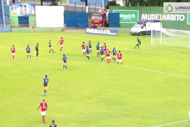 Cầu thủ vô danh tái hiện siêu phẩm sút phạt của Ronaldinho ở World Cup