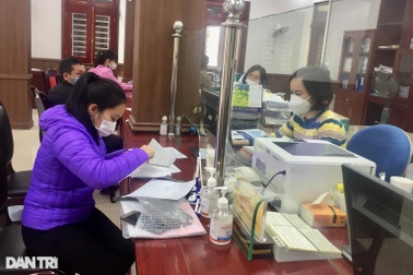 Hàng trăm lao động nhường tiền hỗ trợ cho người khó khăn hơn