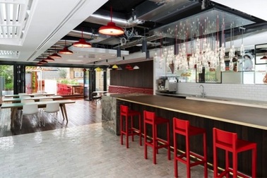 Văn phòng Việt: Độc và lạ không kém gì phương Tây