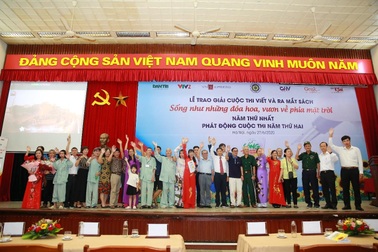 Lễ trao giải cuộc thi viết "Sống như những đóa hoa" lần 2 và ra mắt Genk Tea