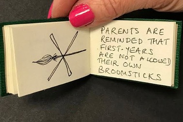 Cuốn sách nhỏ bằng bao diêm có giá gần 4,5 tỷ đồng