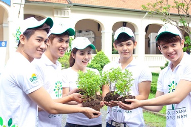 Vân Trang rủ V.Music chạy xe đạp đi trồng cây